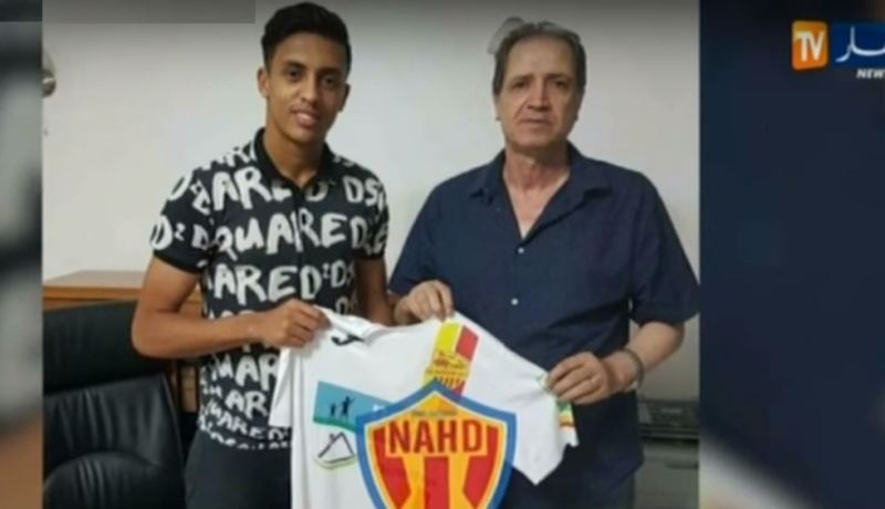 عزي يغادر المولودية ويمضي لأربع سنوات في النصرية