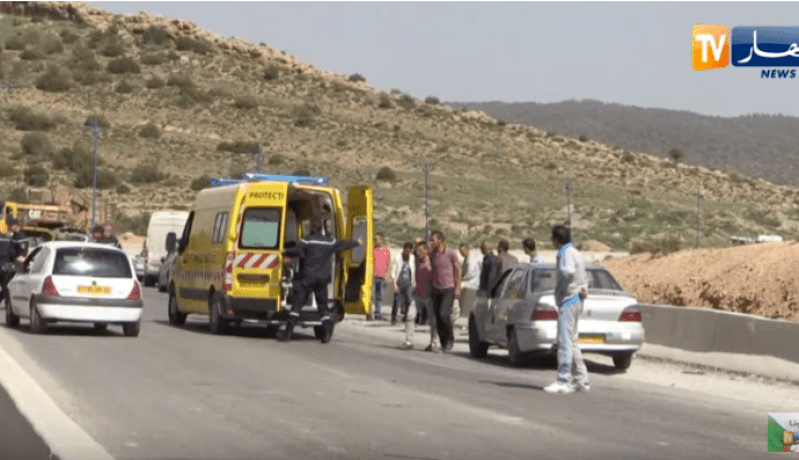 باتنة: إنحراف سيارتين سياحيتين يخلف جريحين في حالة خطرة