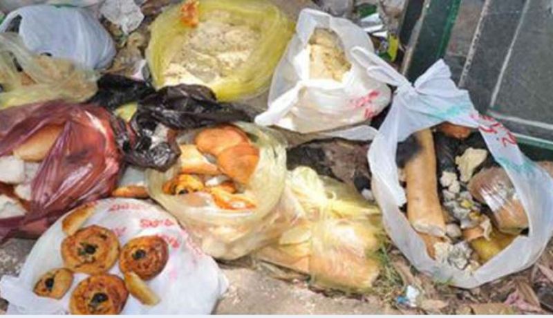 مايقارب 100 طن من الخبز  ترمى في مزابل العاصمة  