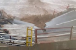 بالفيديو.. إنهيار جسر “مسكة” الرابط بين أفلو والأغواط