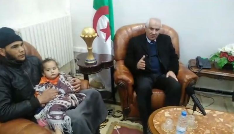 بالفيديو.. والي سعيدة يستقبل الطفلة “مريم” وعائلتها