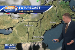 بالفيديو..كلب يقاطع مذيعا أثناء تقديمه النشرة الجوية !