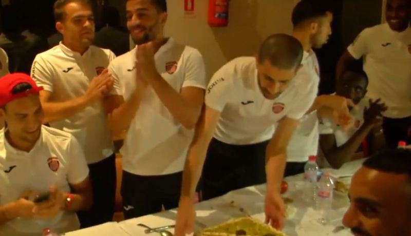 بالفيديو..لاعبو الإتحاد يحتفلون بعيد ميلاد بن خماسة الـ25 !