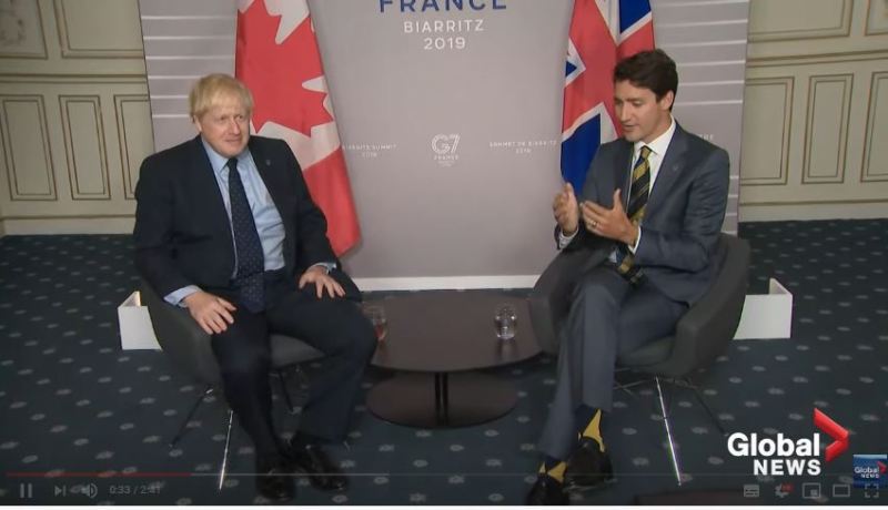 هذه قصة الجوارب الغريبة التي ارتداها رئيس وزراء كندا في قمة السبعة