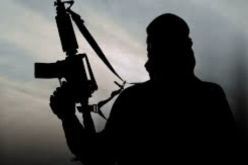 داعشي” يُثير الرعب في متجر تجاري