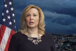 بالفيديو.. زوجة السفير الأمريكي تودع الجزائر والجزائريين بالدّموع