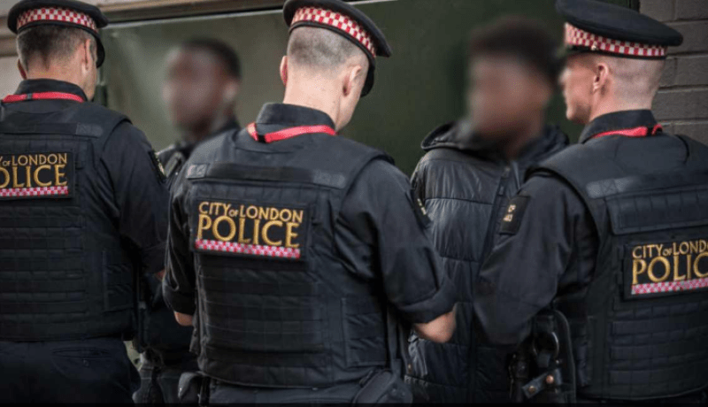 إيقاف محتجز رهائن في صالة البولينغ ببريطانيا