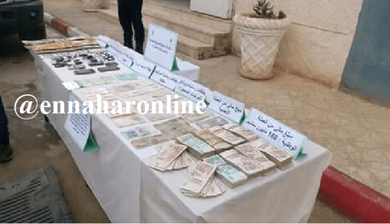 تفكيك شبكة وطنية لتزوير وثائق السيارات وبطاقات الهوية في بسكرة