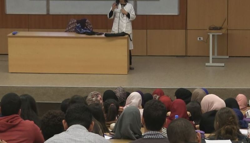 95 ٪ من الطلبة والأساتذة يصوّتون لتعميم اللغة الإنجليزية