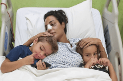 بعد 10 أيام من انفجار بيروت.. نادين نجيم تظهر في أول صورة لها من المستشفى