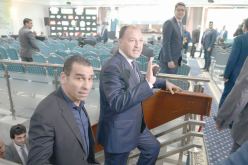 نعاندو الماريكان في خفض الأجور..وجلب النساء للتحكيم في المباريات!