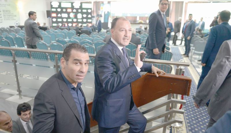 نعاندو الماريكان في خفض الأجور..وجلب النساء للتحكيم في المباريات!