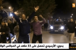 مئات الشباب يصنعون إحتفالية خاصة بفوز شاب برئاسة بلدية الذرعان