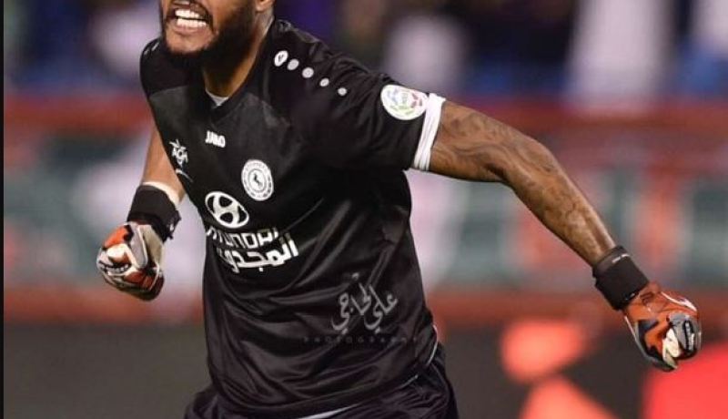 مبولحي يخضع للفحص الطبي وقد يضيع مواجهة الطوغو