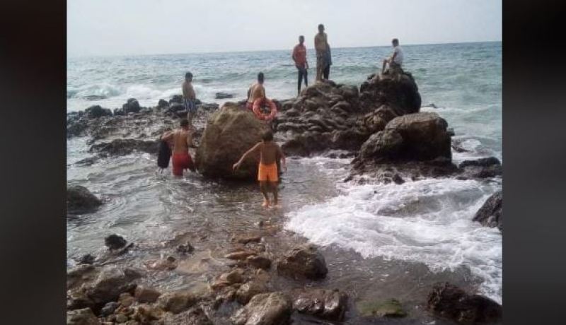 الشلف: إنقاذ شابين من الغرق بشاطئ صخري غير محروس