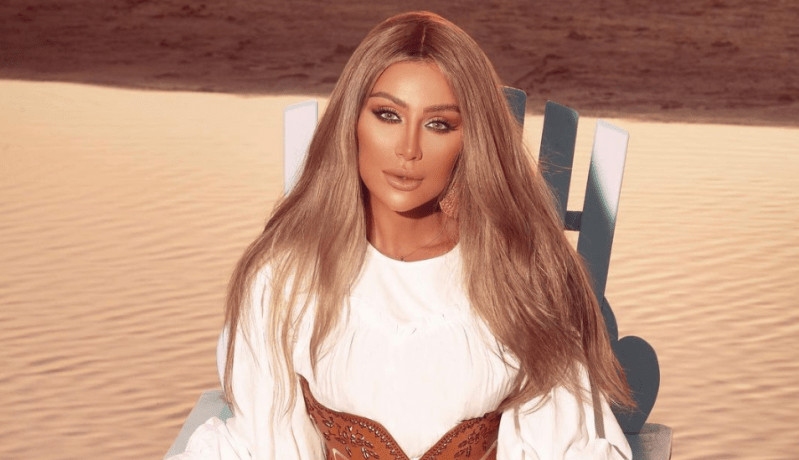 شاهد.. سقوط قوي للنجمة مايا دياب على خشبة المسرح