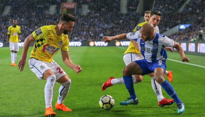 براهيمي يقود بورتو للفوز وإستعادة صدارة الدوري البرتغالي