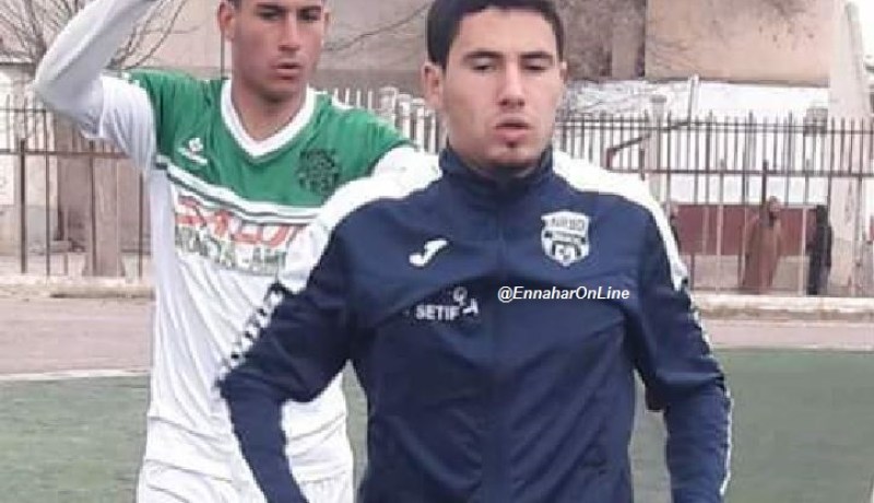 وفــــــاة لاعب فريـــق الدهـــامشة بسكتـــة قلبيـــة أثنــــــاء مبــــــاراة كرويــــــة في سطيف