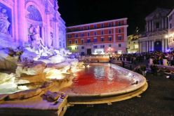 إيطاليا:”نافورة الأمنيات” تتحول للون الأحمر