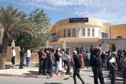 مواطنون يغلقون مقر دائرة أولاد سيدي إبراهيم بالقضبان الحديدية و«الكادنة» في المسيلة