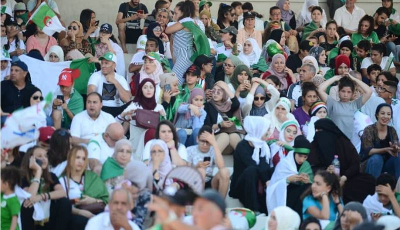 6 ســــاعــــات قبــــــل مبــــاراة «الخضــــر».. آلاف العائلات تملأ ملعب 5 جويلية