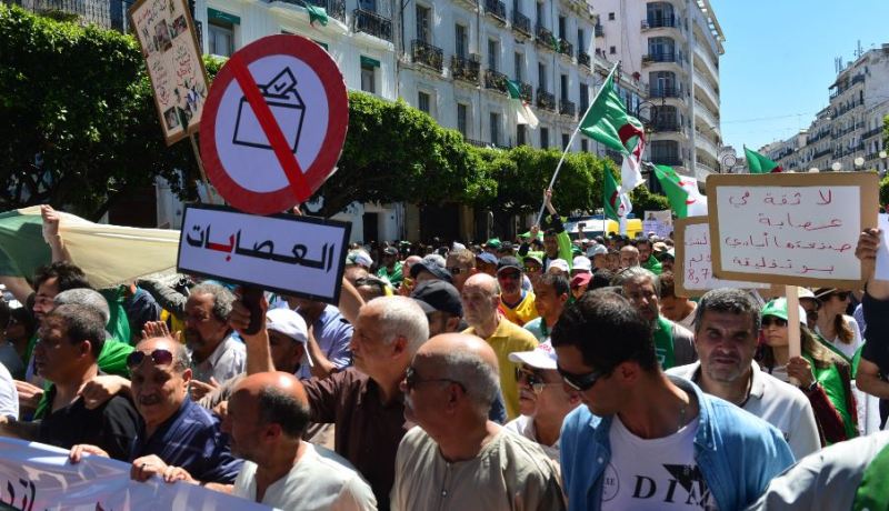 «صايمين ولا فاطرين.. كل جمعة خارجين»!