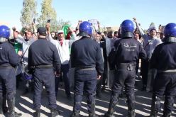 آلاف الجزائريين يطاردون الوزراء “زنقة زنقة”