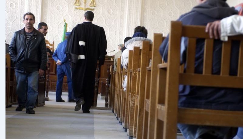 موقوف يستظهر قطعة مخدّرات أمام وكيل الجمهورية لإثبات براءته!