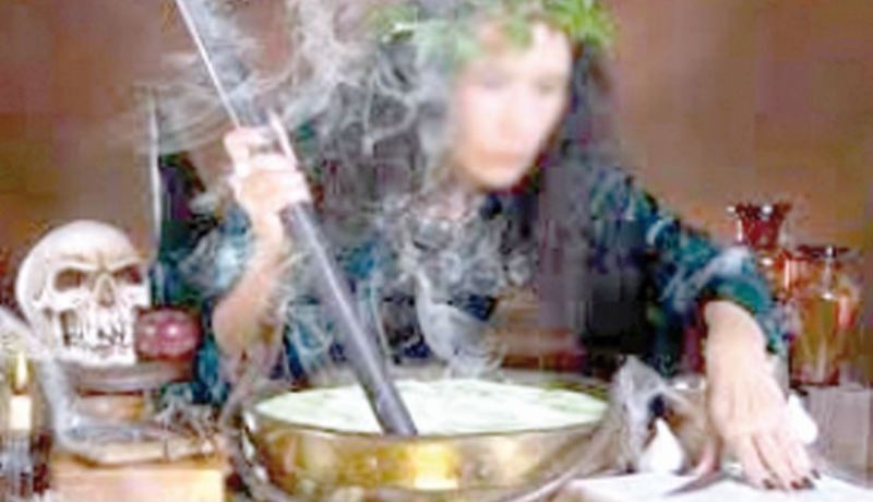 مشعوذتان تسحران سيدة وابنتيها داخل منزلهن وتسلبهن أموالا ومجوهرات!