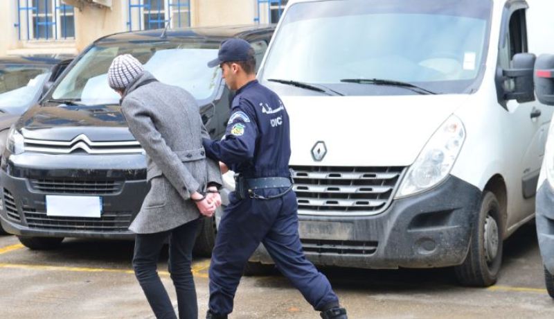 الإطاحة بمحتال نصب على عدة فتيات وسلبهن أموالا ومجوهرات في العاصمة وولايات الشرق