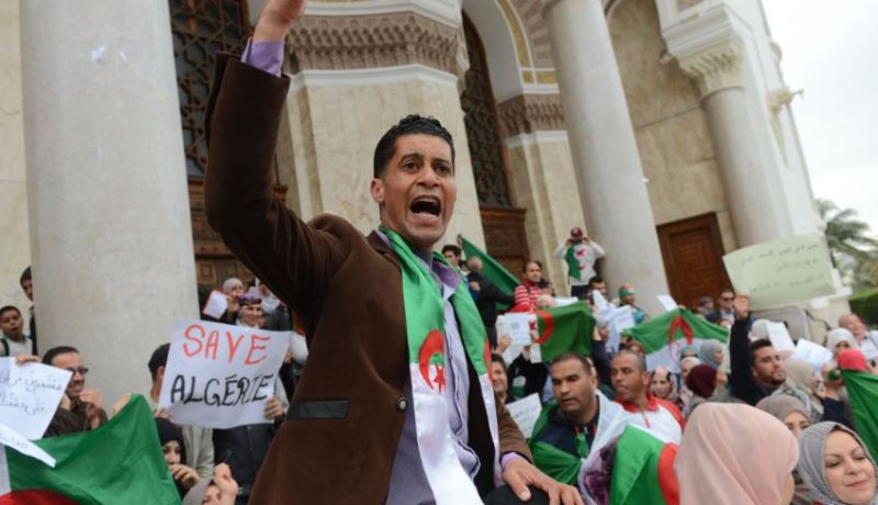 عمال 4 قطاعات يلتحقون بالحراك ويتظاهرون في الشوارع