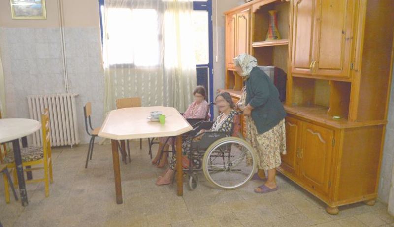 “فيديو” يكشف اعتداءات واهانات..وسرقات وتجويع داخل دار العجزة!