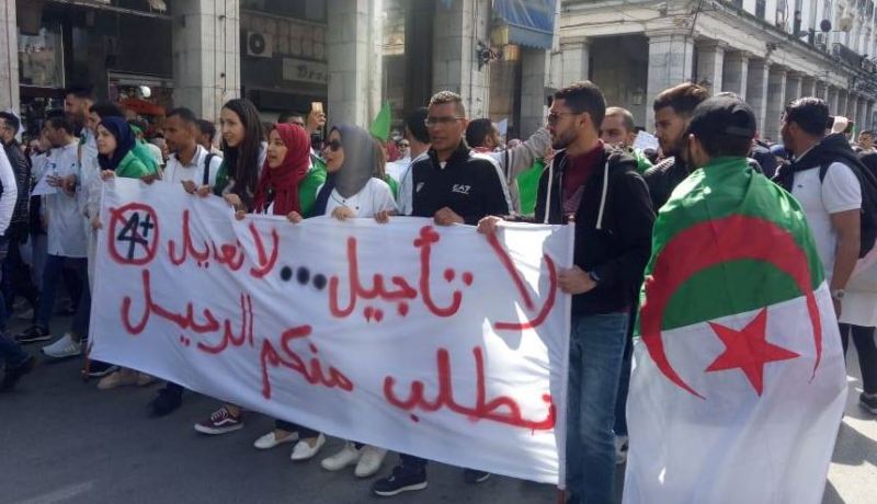 قضـــاة ومحامـــون وطلبــــة يخرجـــون بــالآلاف ضد تمديد الرابعة في عدة ولايات