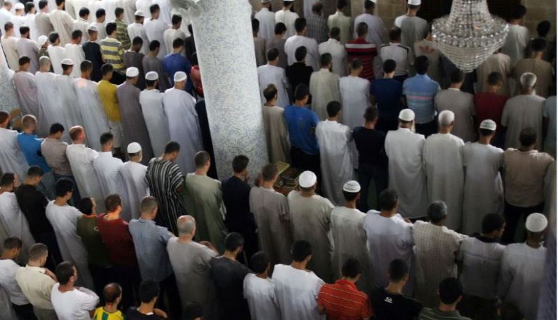 بورصـــة المقرئيـــن تلتهـــب فـــي شهــــر رمضـــــان والإكراميات تصل إلى 60 مليونا!