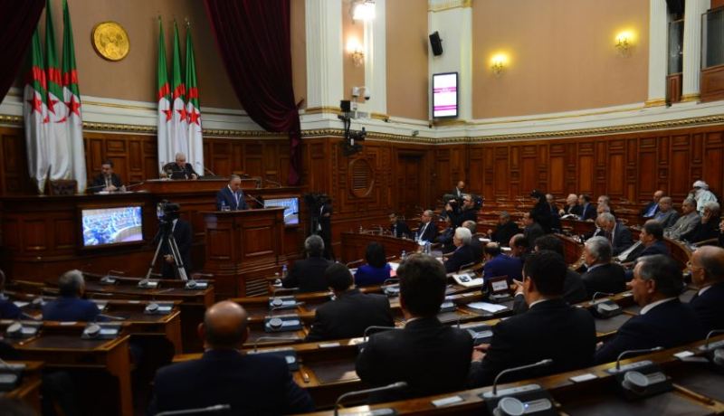 سيناتورات بمستوى الابتدائي.. و«أصحاب الشكارة بالعُرام»!