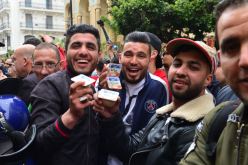 مظاهرات أمام محكمة سيدي امحمد لانتظار أويحيــــى.. بـــــ«اليـــاغـــورت»!