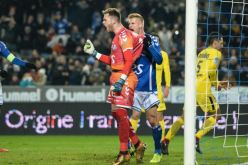 الجزائري “أليكسندر أوكيدجا” يسقط برباعية أمام البي أس جي ويتعرض لإصابة