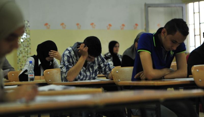 سحب ورقة الامتحان مباشرة مــن التلميـــذ عنــــد أي محاولــــة للغــــش