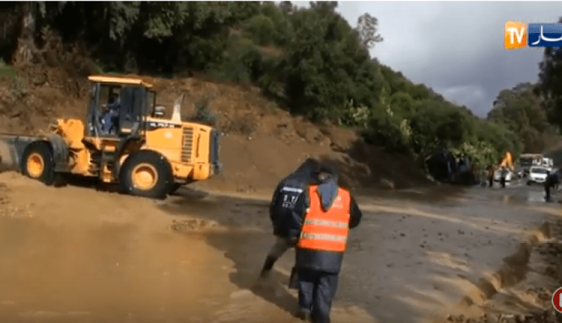 بجاية: عودة حركة المرور تدريجيا بالطريق الوطني رقم 26 بعد فيضان مياه واد بوحاج