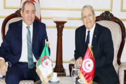 بوقادوم يتصل بنظيره التونسي للاطمئنان على وضعه الصحي