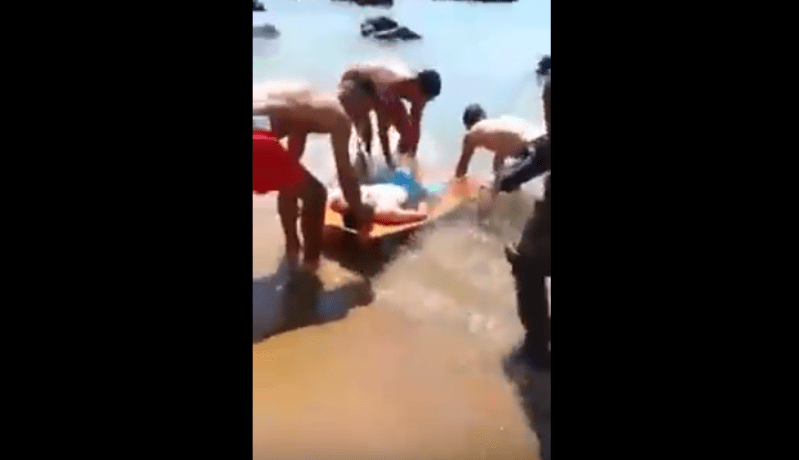 بالفيديو.. إنقاذ شاب في شاطئ سيدي المجدوب بمستغانم