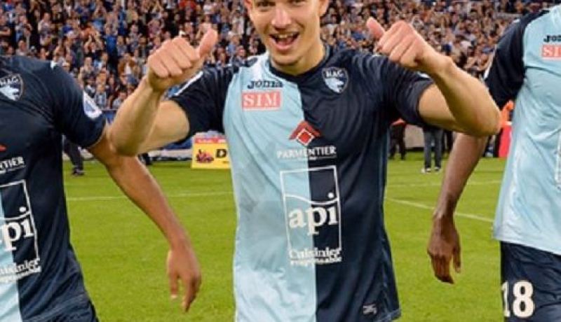 فرحات أحسن لاعب لشهر ديسمبر