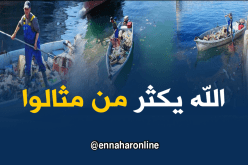 صياد ينظف ميناء الغزوات بمفرده