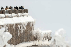 عاصفة قوية تقطع الكهرباء وتعطل الطيران في كندا