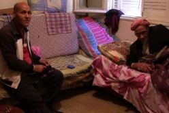 هذه قصة عائلة من 10 معاقين تعيش حياة الحرمان والبؤس مع القطط!