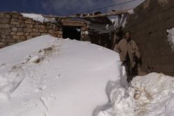 سكان قرية تحت الحصار.. ويذوّبون الثلوج لشرب المياه في باتنة