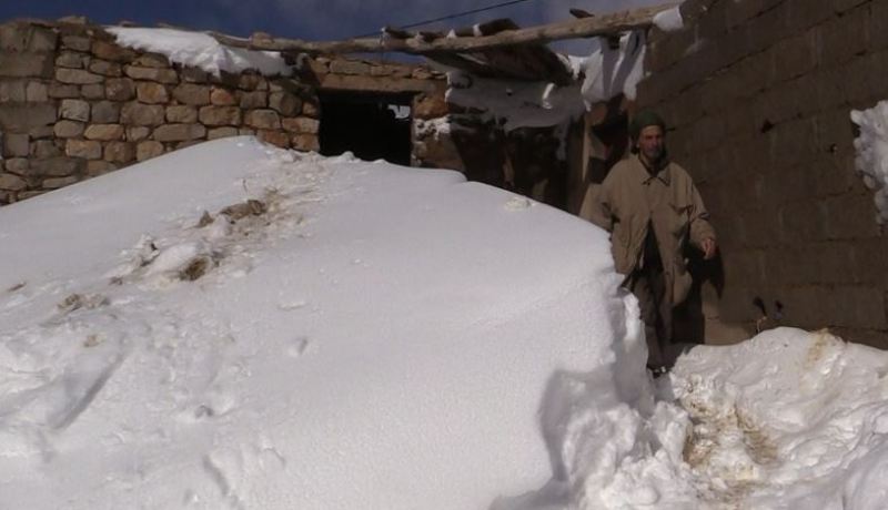 سكان قرية تحت الحصار.. ويذوّبون الثلوج لشرب المياه في باتنة