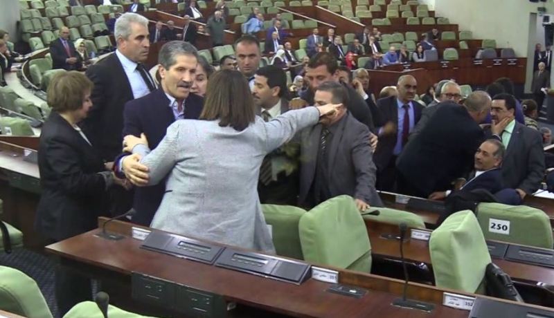 “دبزة ودماغ” داخل البرلمان بسبب عبارة “اسكتوا يا الجاج”