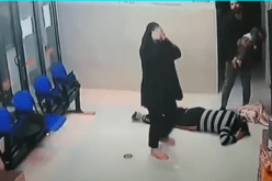 بالفيديو.. لحظات تحبس الأنفاس لإنقاذ طفلة من الاختناق