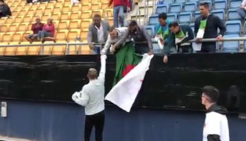 بالفيديو.. شاوشي يوقف التسخينات لتحية الجماهير !